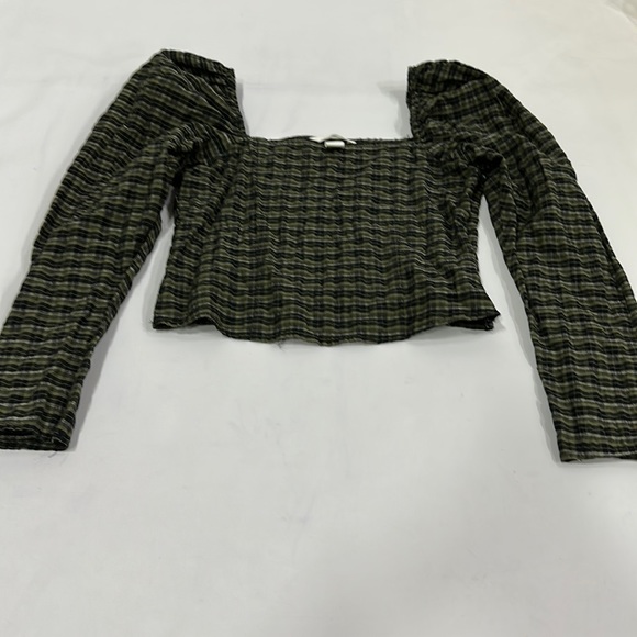 H&M Pleated Crop Top - Picture 1 of 3